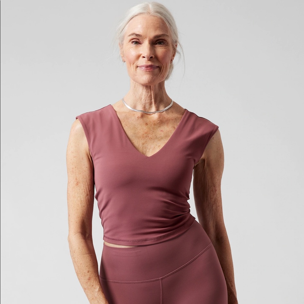 Athleta Transcend Crop top in Tawny Rose, NWOT, sz M.